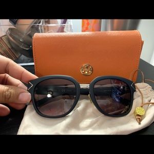 Sunglasses ( Tory Burch )